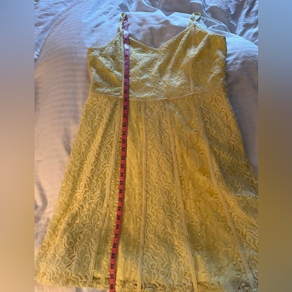Tags on, sunshine yellow, lace dress, side zipper, size L. - Picture 9 of 12